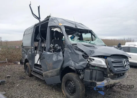 2020 Mercedes-Benz Sprinter 2500 Standard Roof V6 z USA, uszkodzony, nr VIN W1W4EBVY6LT024078